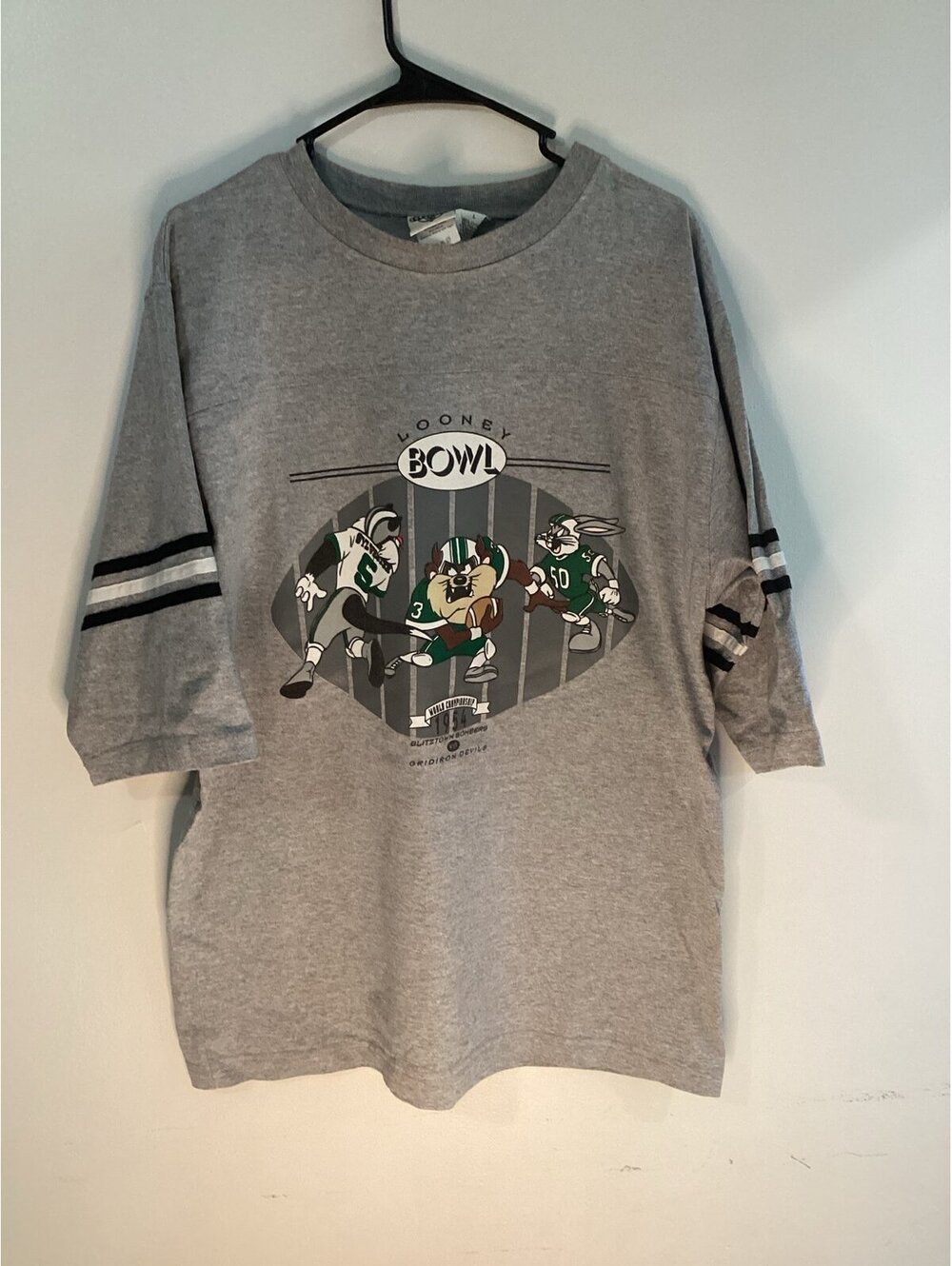 1991 LOONEY BOWL Taz, Bugs, Sylvester shirt
